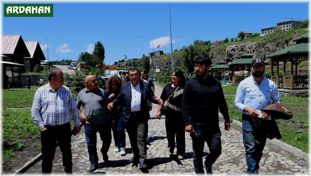 Başkan Demir, yol yapım çalışmalarını yerinde inceledi