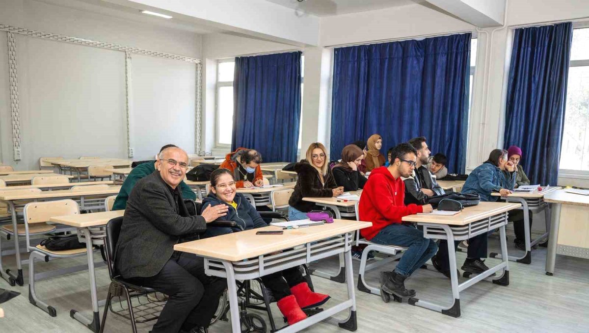 Başkan Er: "En büyük yatırımı gençlik ve spora yapıyoruz"