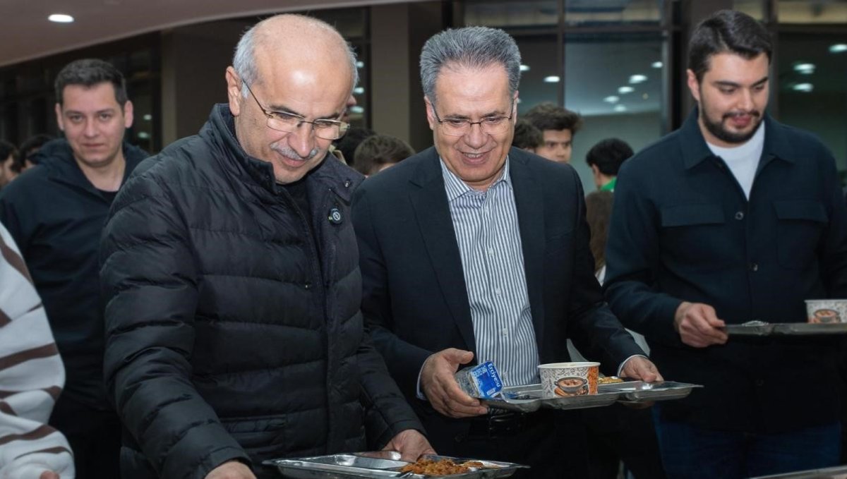 Başkan Er ile Rektör Akpolat sahur programında öğrencilerle bir araya geldi