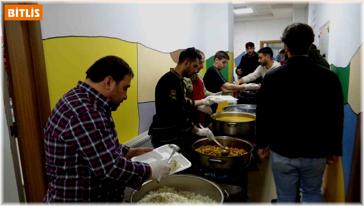 Başkan Geylani gençlerle iftar sofrasında buluştu