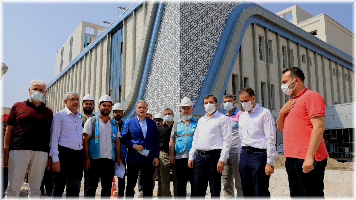 Başkan Güder, 300 yataklı devlet hastanesi inşaatını inceledi