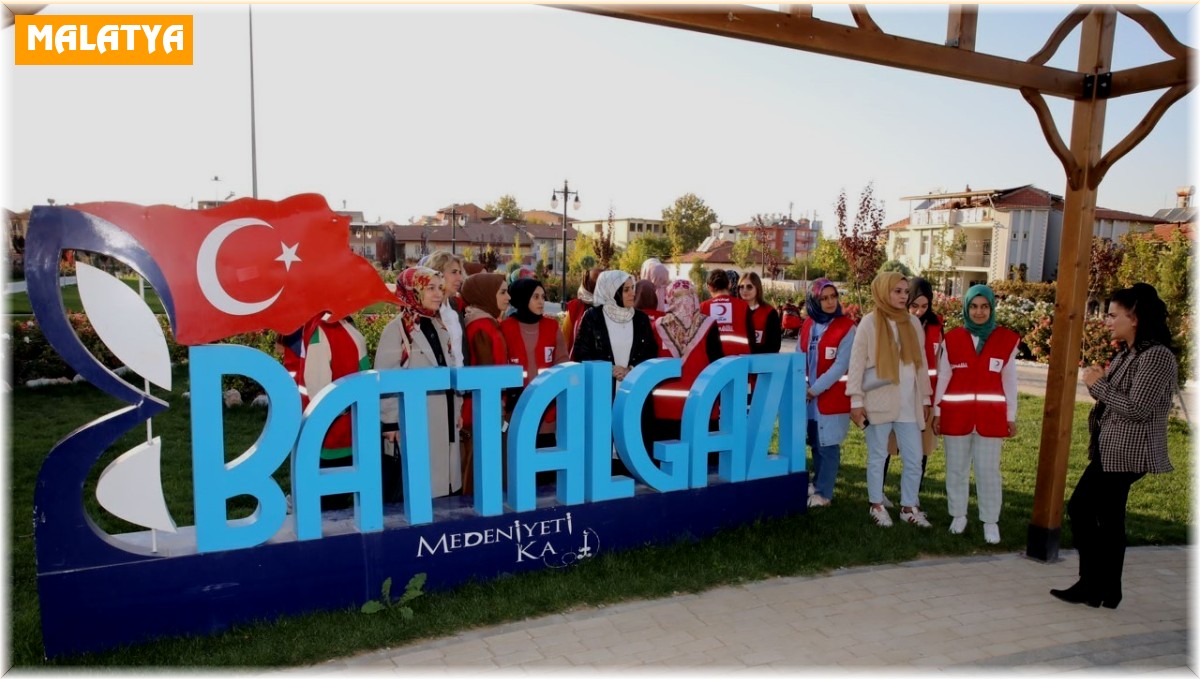 Başkan Güder'den kadınlara gezi jesti