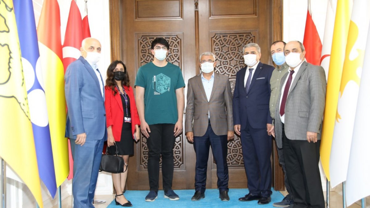 Başkan Güder dünya birincisi Balaban'ı ağırladı