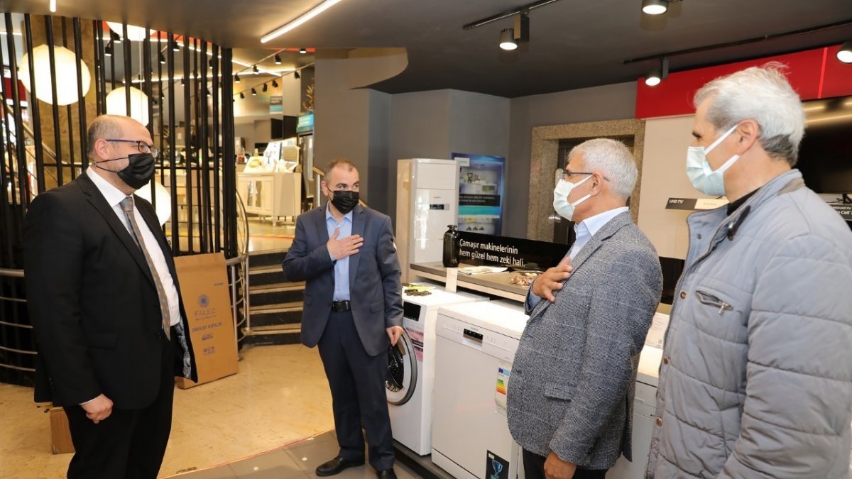 Başkan Güder, esnafın yanında esnafla iç içe