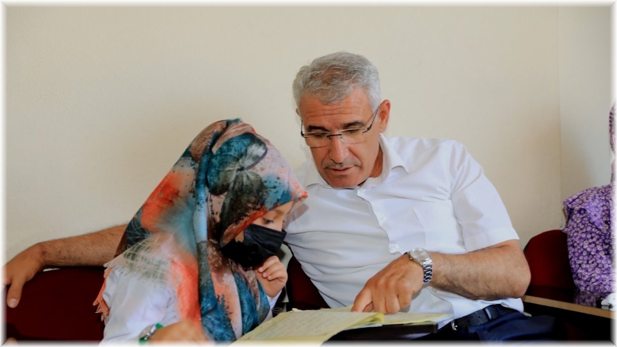 Başkan Güder, Kur’an kursu öğrencileri ile birlikte derse katıldı