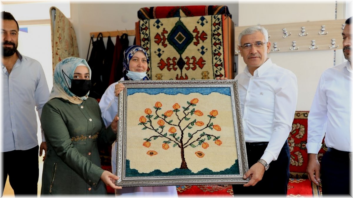 Başkan Güder, kursiyerlerle buluştu