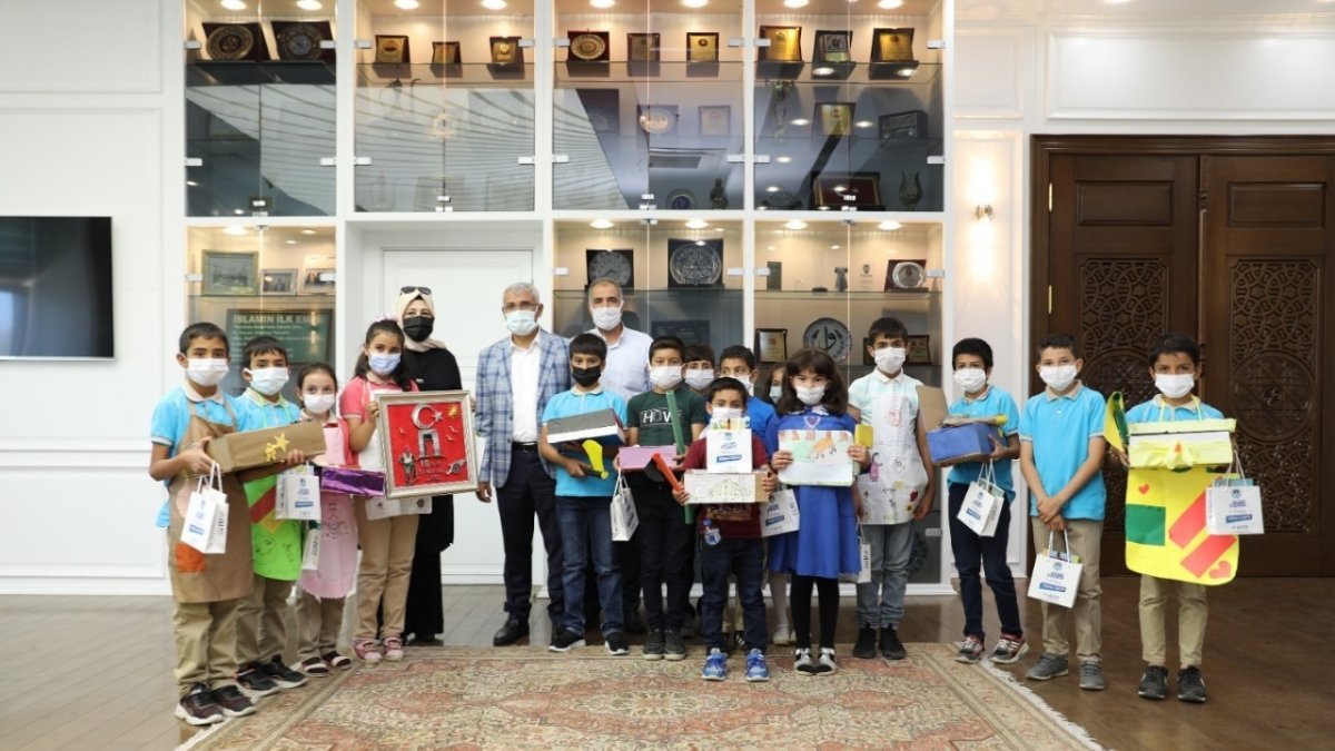 Başkan Güder, öğrencileri ağırladı