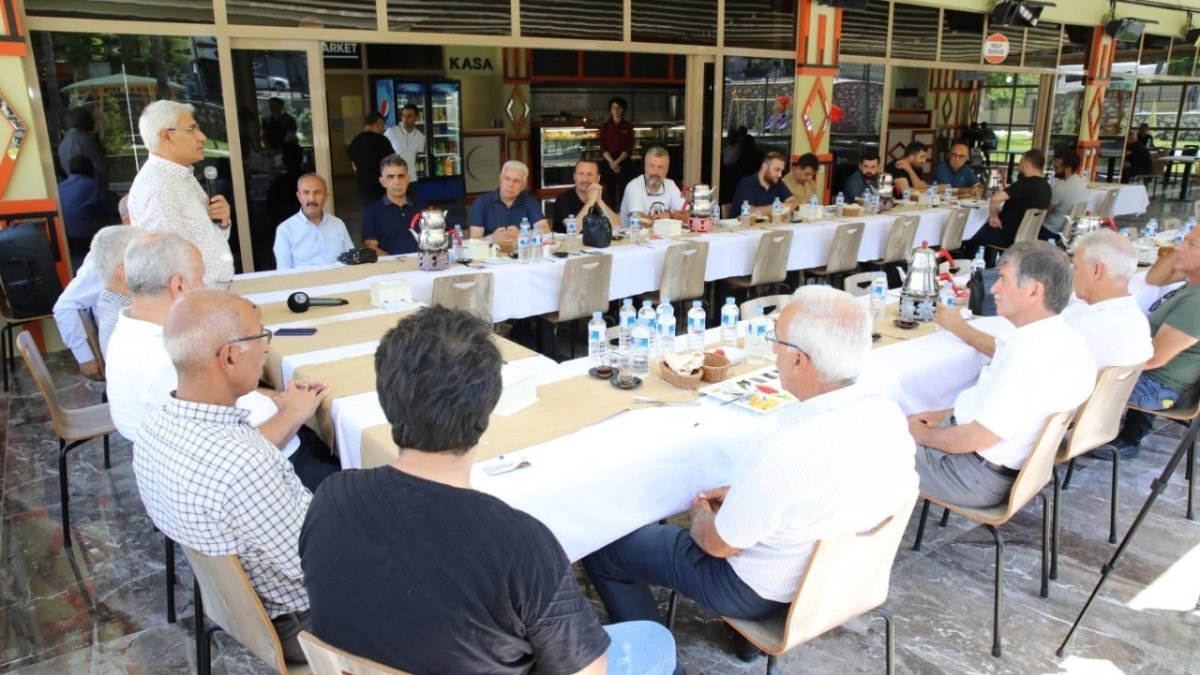 Başkan Güder, veterinerler ile istişare toplantısı gerçekleştirdi