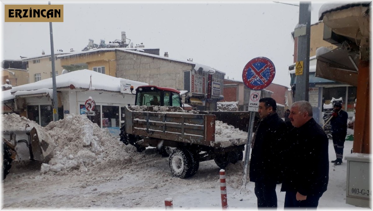 Başkan Gültekin, kar temizleme çalışmalarını takip etti
