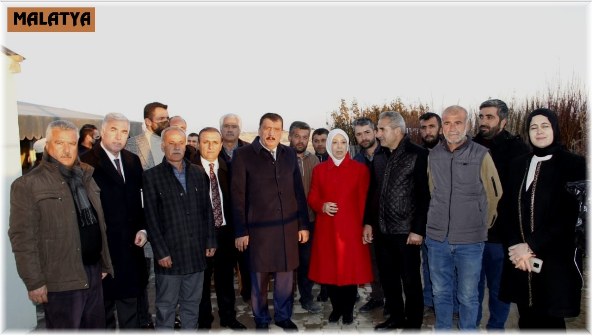 Başkan Gürkan ile AK Partililer, fidancılar esnaflarını ziyaret etti