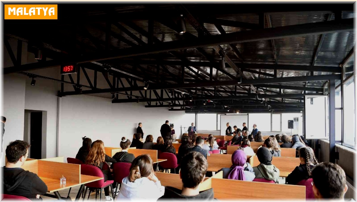 Başkan Gürkan 'Kariyer Günleri' programına katıldı