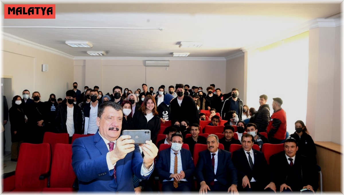 Başkan Gürkan, kariyer günleri programına katıldı