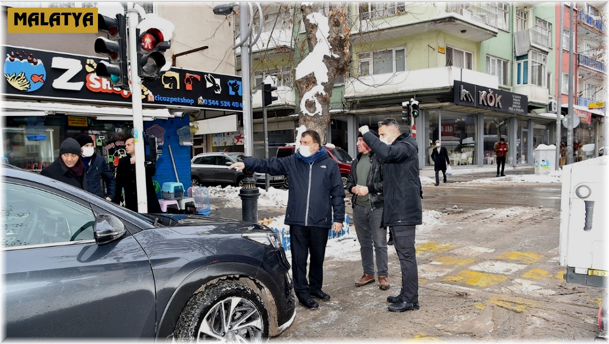 Başkan Gürkan, karla mücadele çalışmalarını inceledi