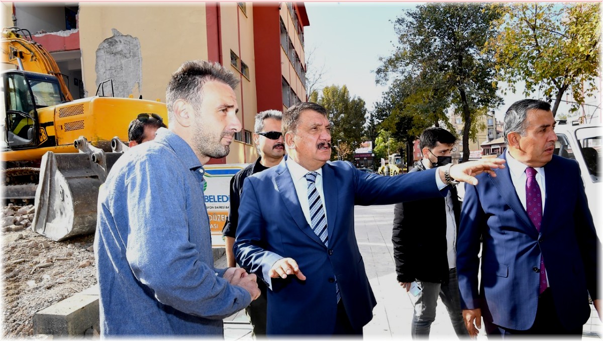 Başkan Gürkan meydana indi