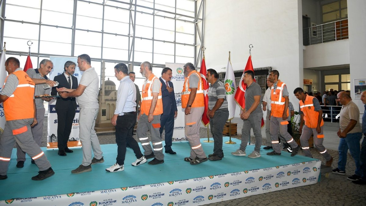 Başkan Gürkan personelle bayramlaştı