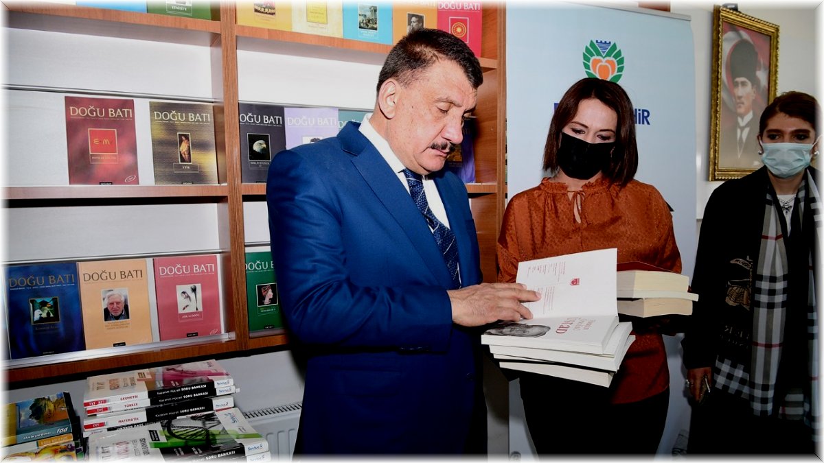 Başkan Gürkan, üniversite öğrencileri için çağrı hattı