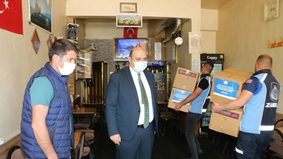 Başkan Orhan'dan kahvehanecilere çay ve şeker desteği