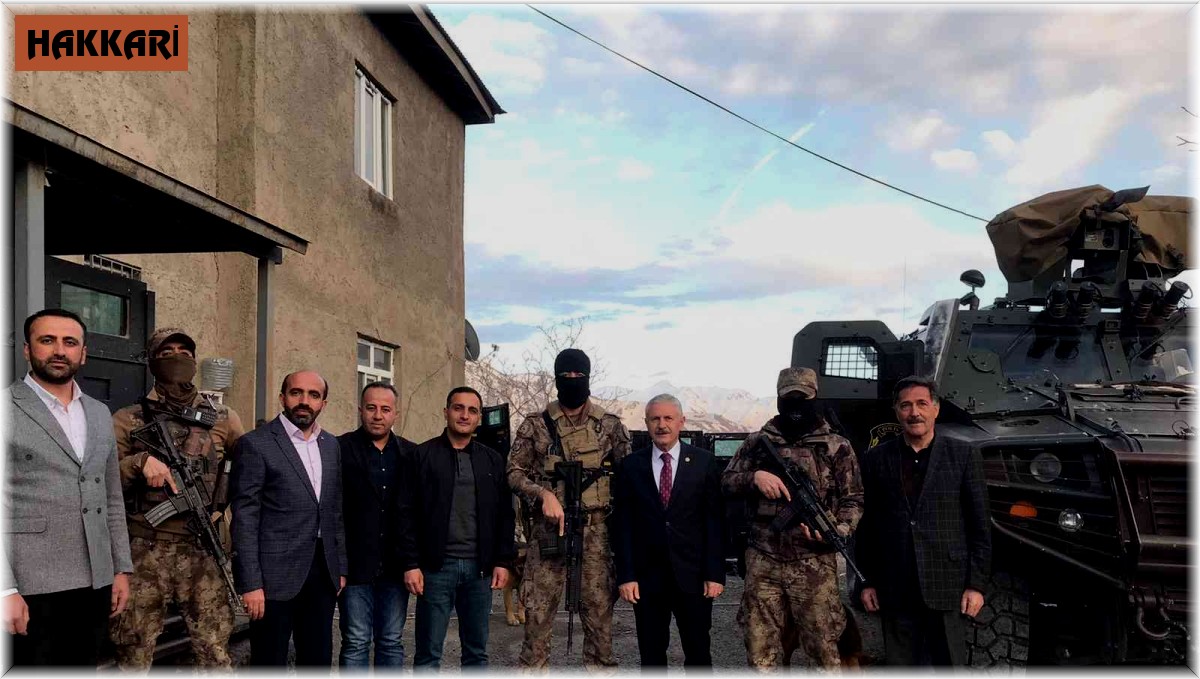 Başkan Özbek, polis noktasında iftarını açtı