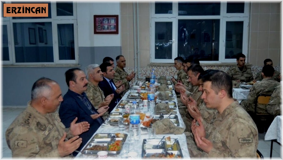 Başkan Paçacı, iftarını Mehmetçikle yaptı