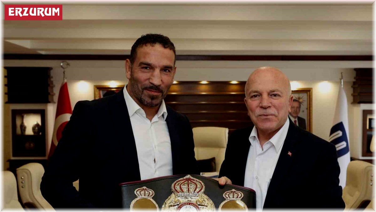 Başkan Sekmen şampiyon boksör Fırat Arslan'ı ağırladı