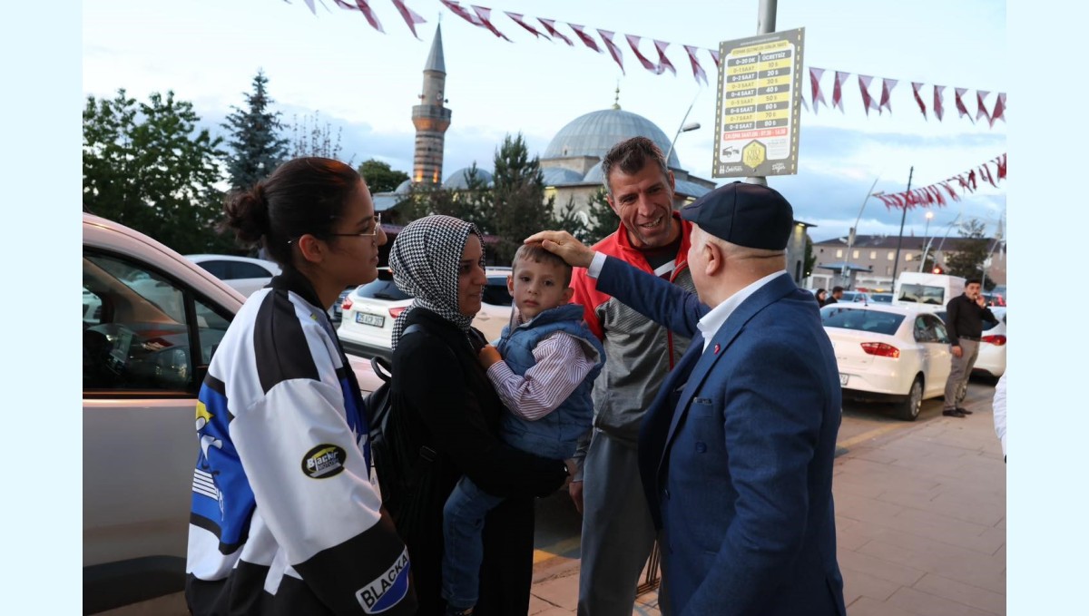 Başkan Sekmen; "Vatandaşlarımızın sıcak sohbetleri paha biçilemez"