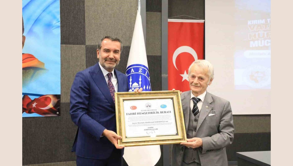 Başkan Şerifoğulları, Kırımoğlu'na "fahri hemşehrilik beratı" takdim etti