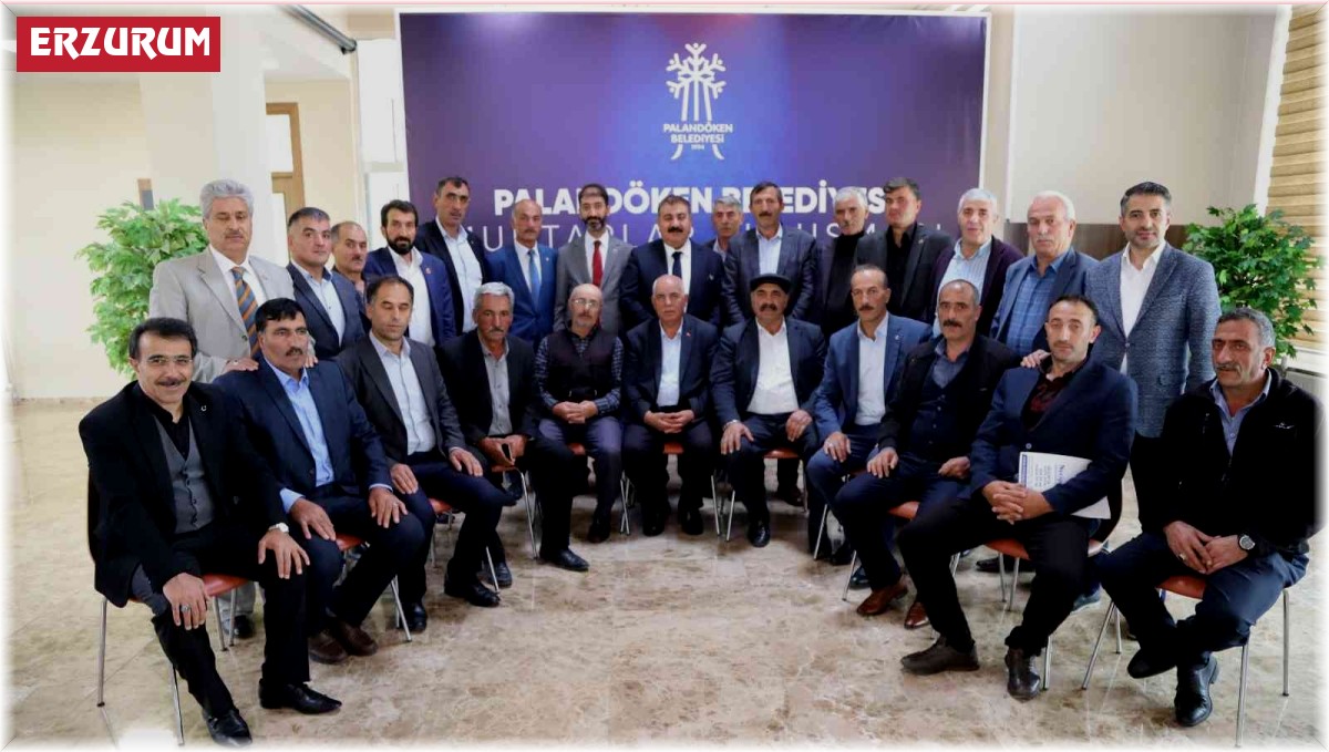 Başkan Sunar, muhtarlara yemek verdi