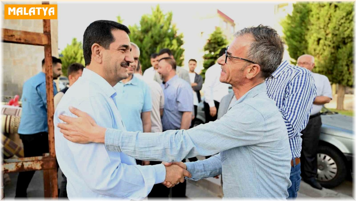 Başkan Taşkın, bayram namazı sonrası vatandaşlarla bayramlaştı