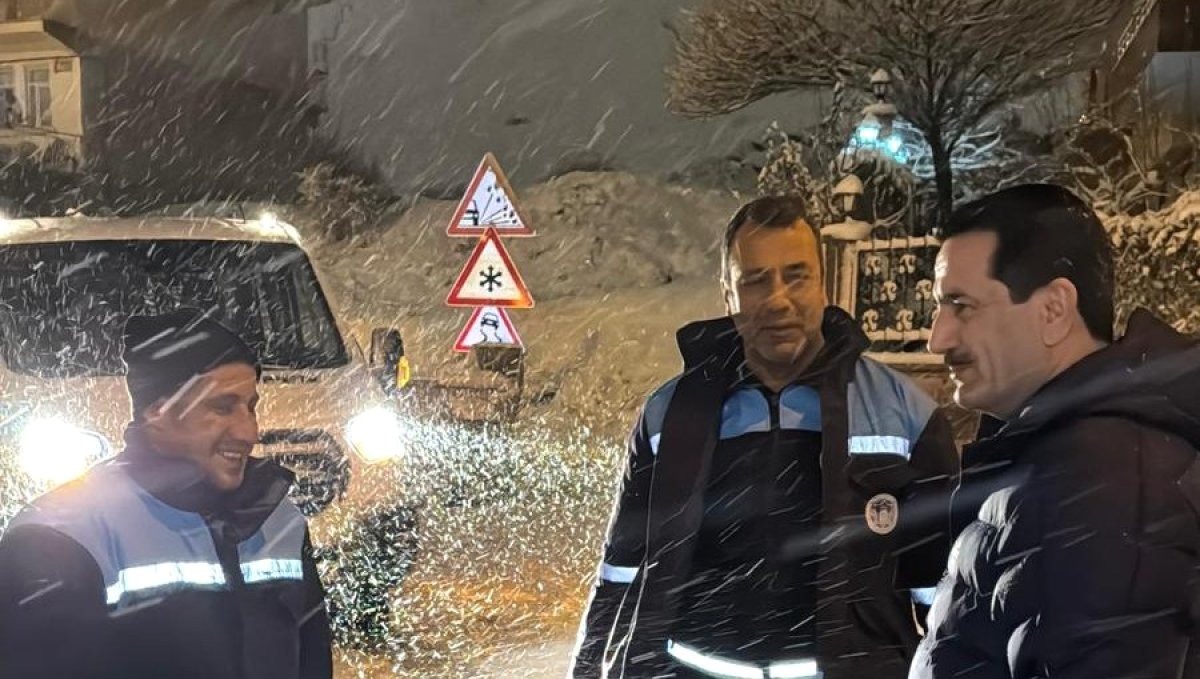 Başkan Taşkın gece boyu kar mesaisini sahada takip etti