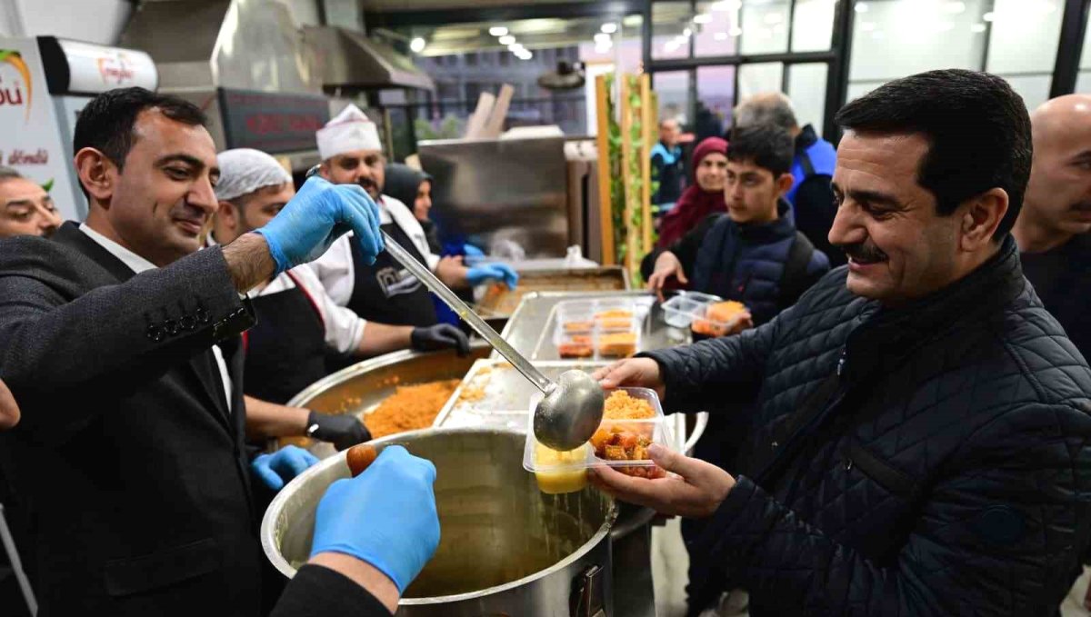 Başkan Taşkın vatandaşlarla iftar sofrasında buluştu