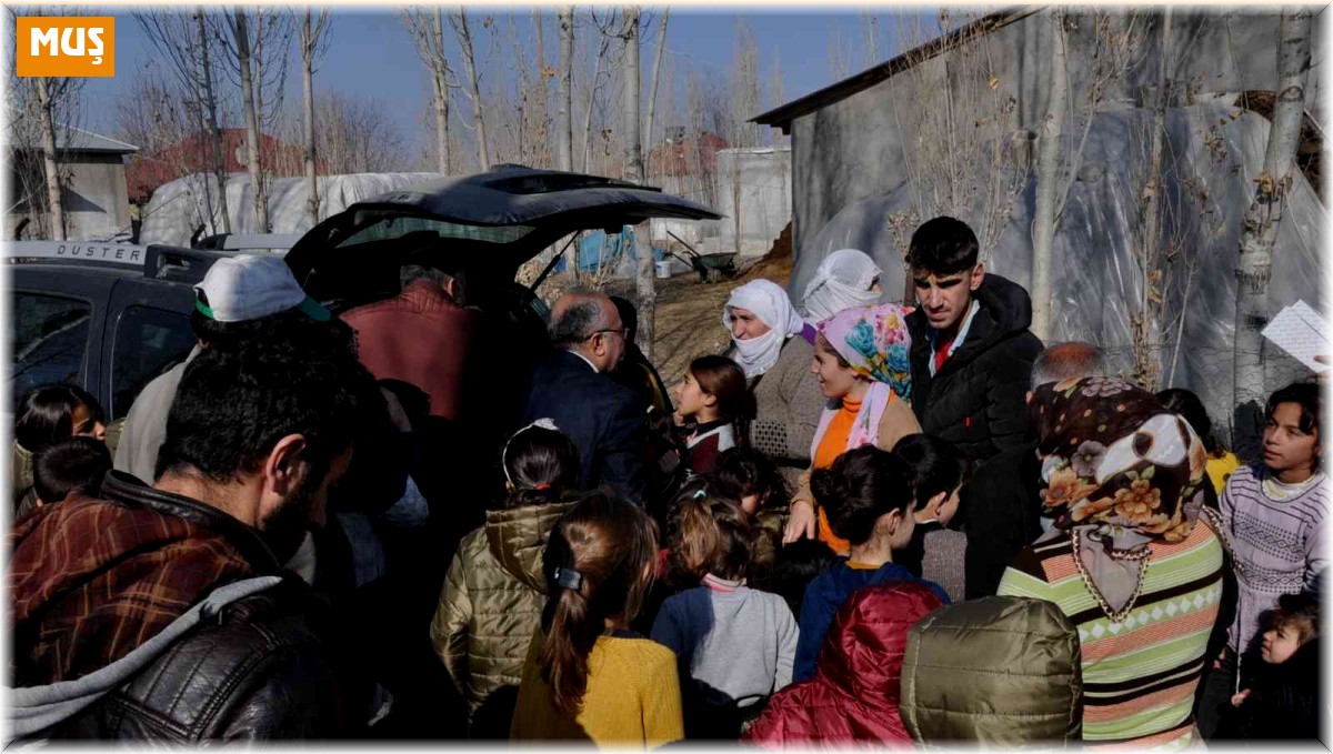 Başkan Turan'dan çocuklara bot ve mont desteği