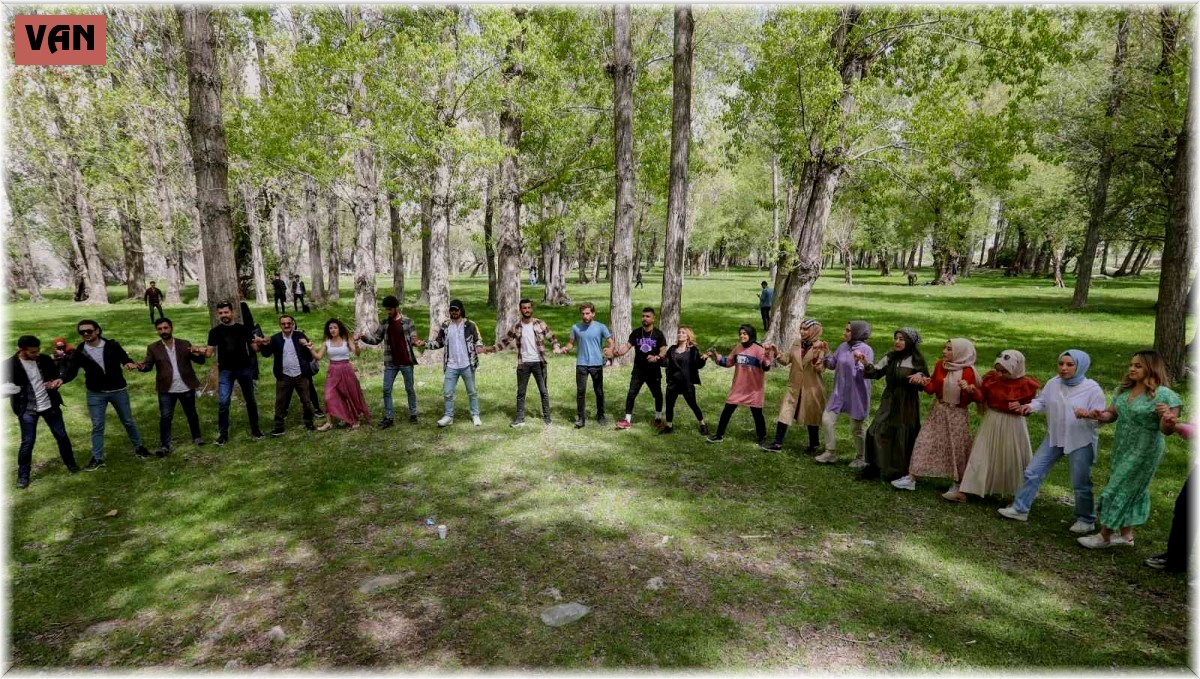 Başkan Vekili Aydın gençleri unutmadı