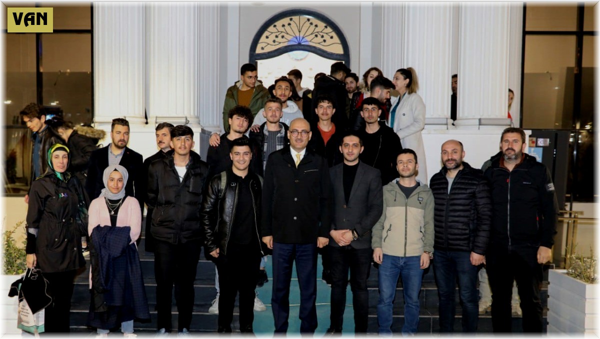 Başkan Vekili Aydın gençlerle buluştu