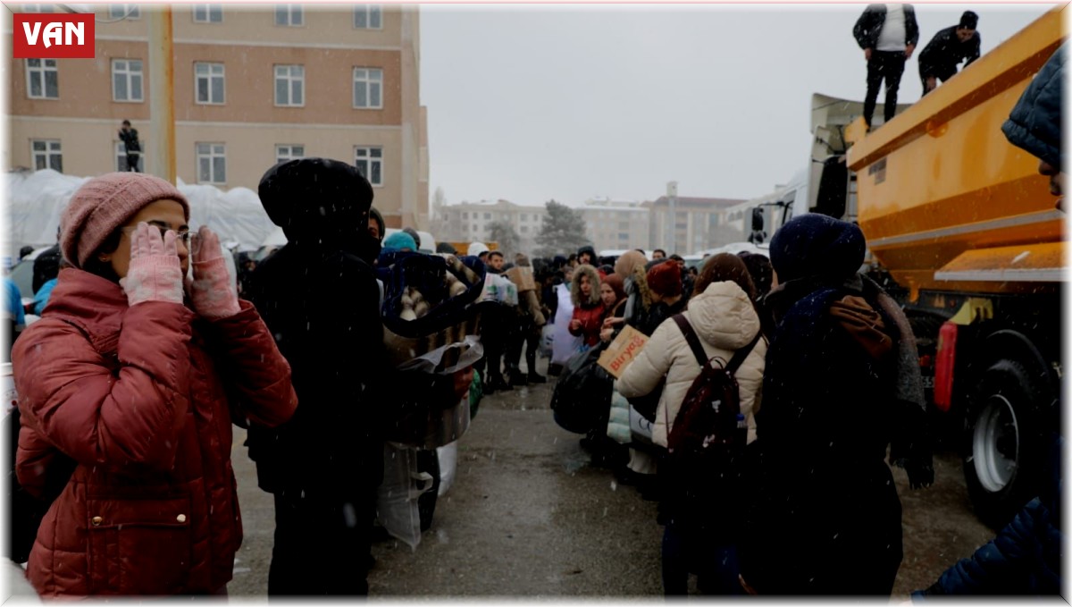 Başkan Vekili Aydın: "Şimdiye kadar 45 tırımızın sevkini sağladık"
