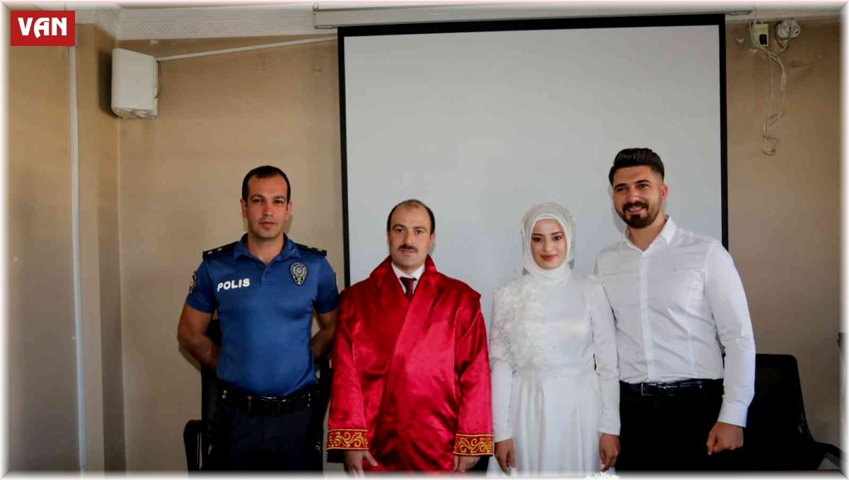 Başkan Vekili Mustafa Çelik, belediye personelinin nikahını kıydı