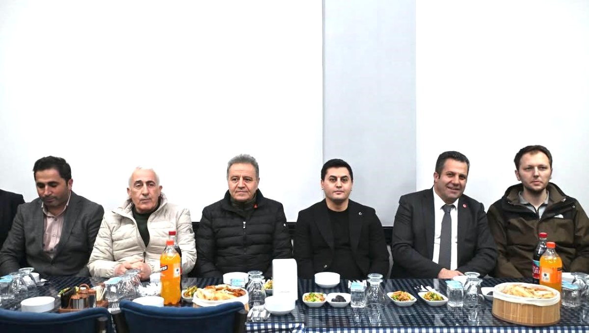 Başkan Yiğider, muhtarlarla iftarda buluştu