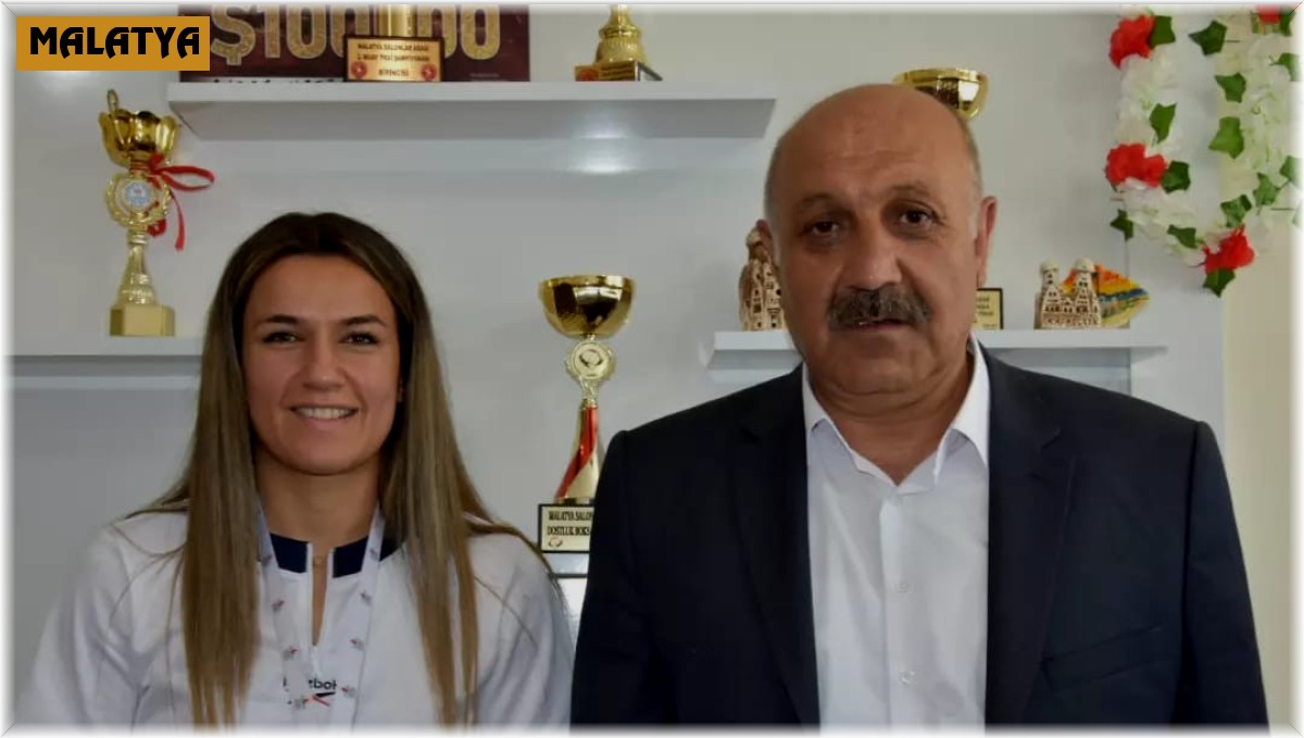 Başkan Zelyurt'dan Boks Şampiyonu Akbaş'a tebrik