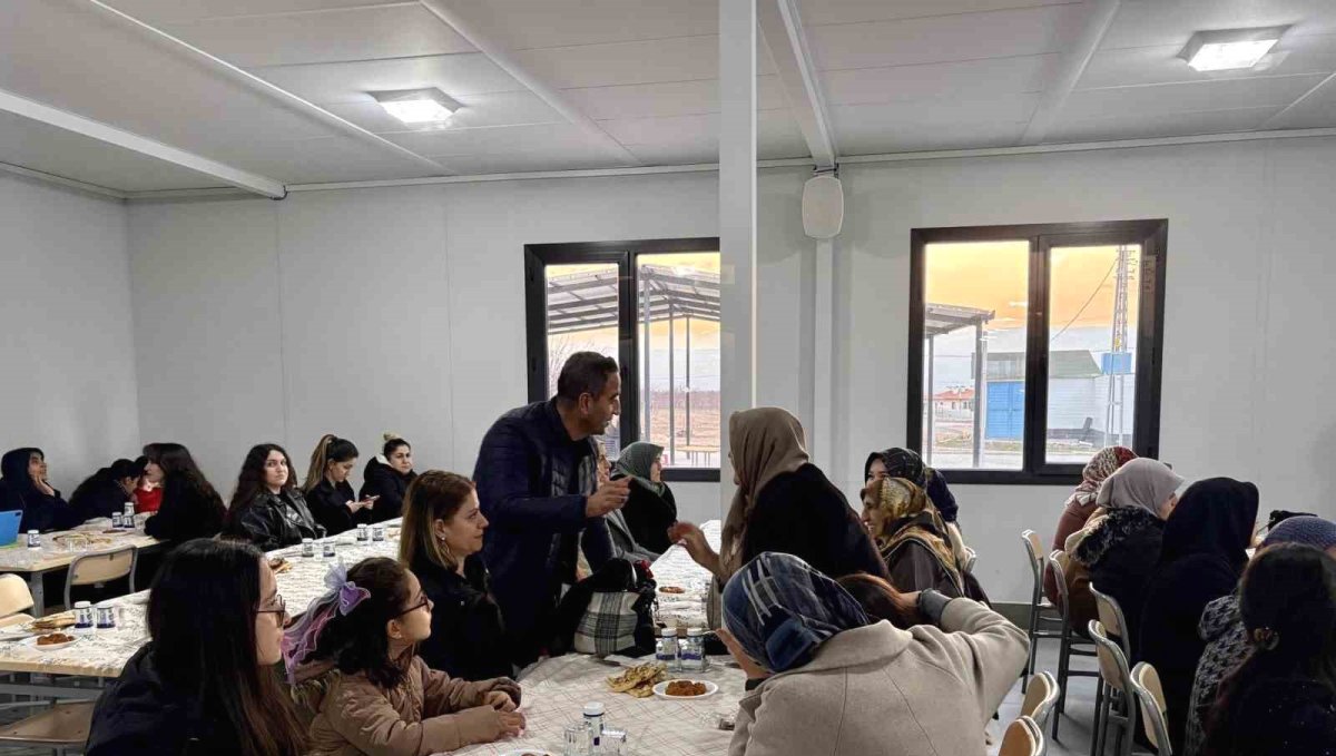 Başkanı Ulutaş, iftarda vatandaşlarla bir araya geldi