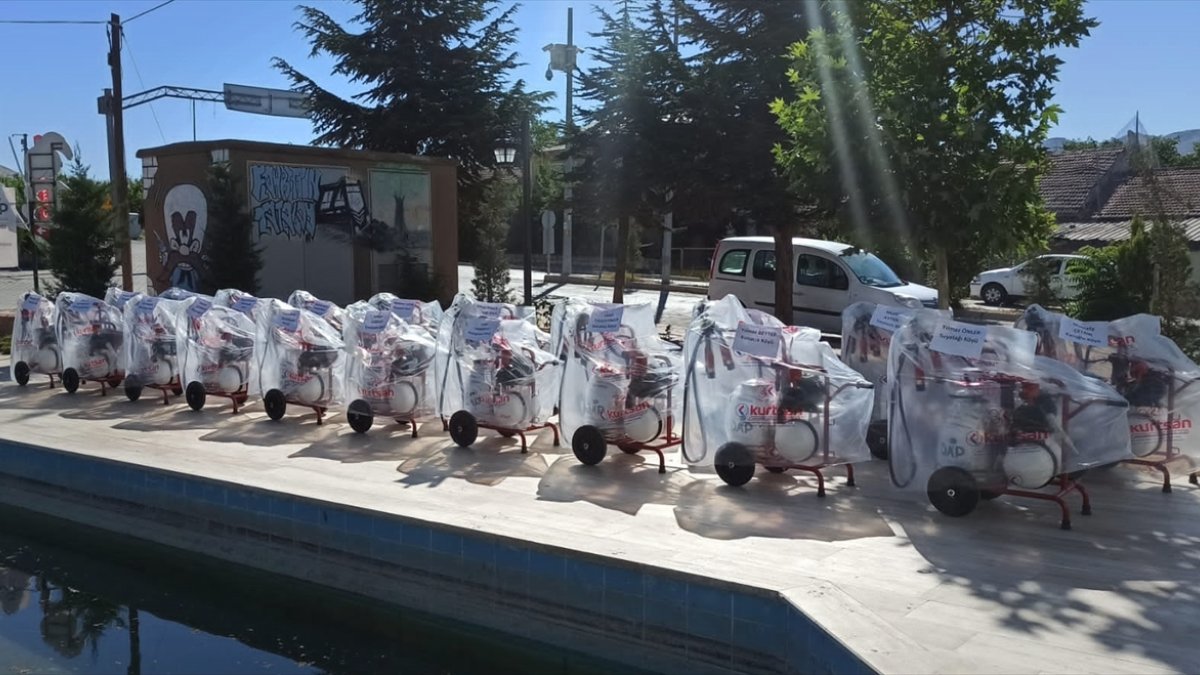 Baskil'de 45 yetiştiriciye süt sağım makinası dağıtıldı