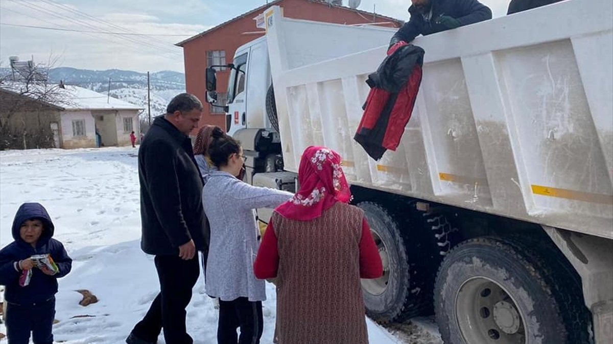 Baskil'de depremzedelere yardım yapıldı