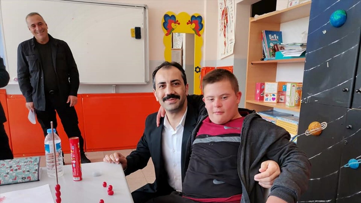 Baskil Kaymakamı Kundakçı, özel öğrencilerle bir araya geldi
