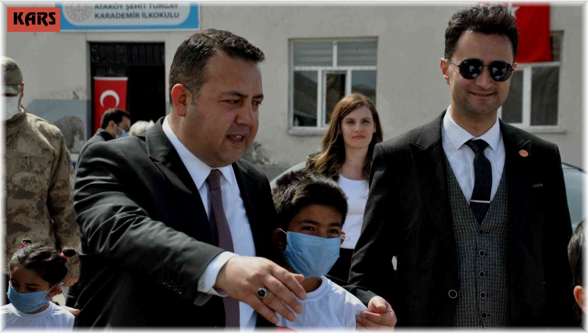 Başsavcı Aygün, çocuklarla fidan dikti