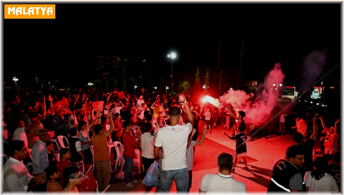 Battalgazi Belediyesi'nde milli maç coşkusu