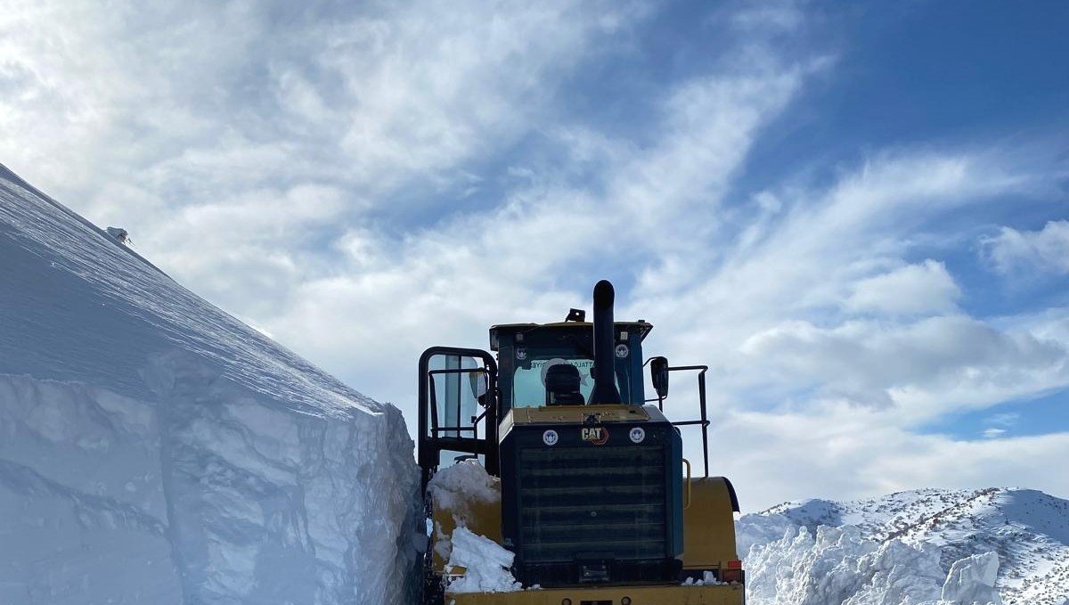 Battalgazi'de 1 metreyi bulan karla mücadele
