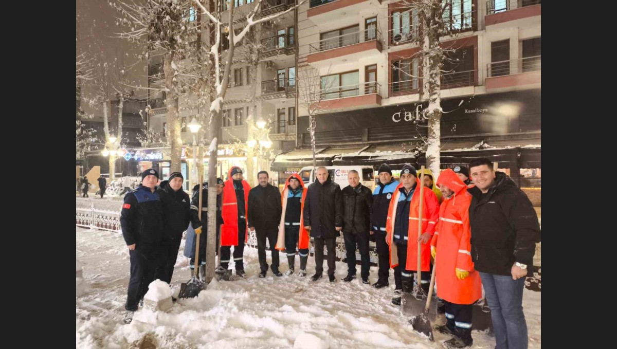 Battalgazi'de buzlanmaya karşı tuzlama mesaisi