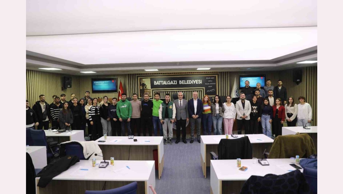 Battalgazi'de gençlik çalışmaları öğrencilerle istişare edildi