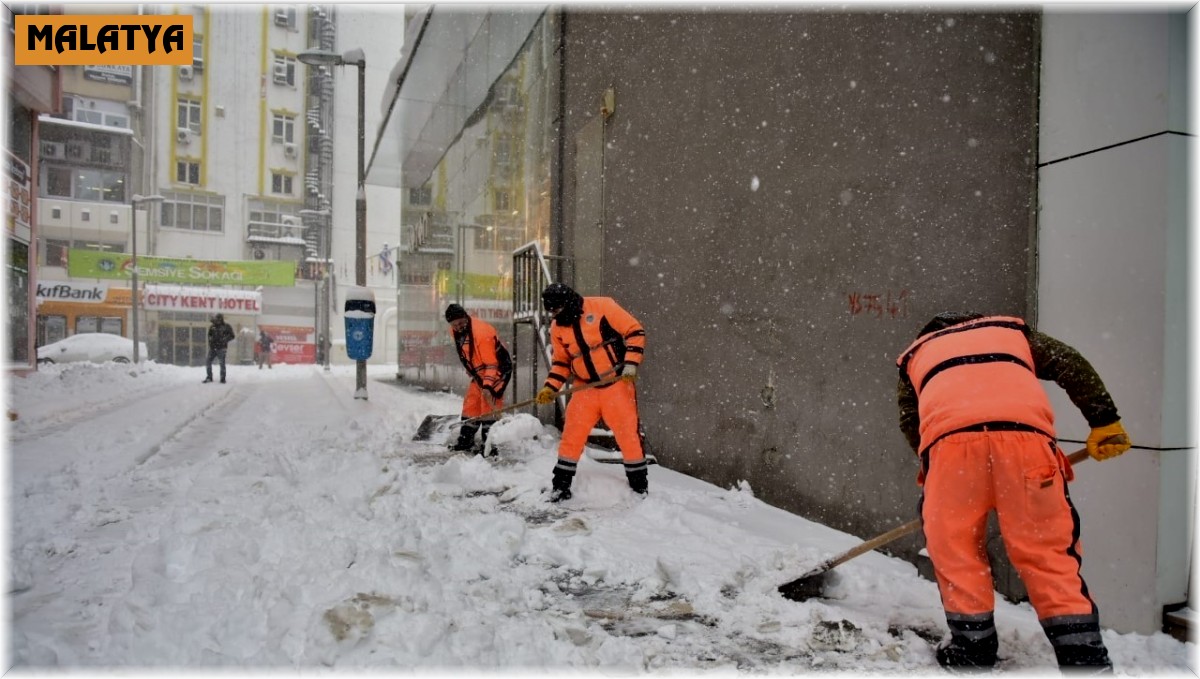 Battalgazi'de karla mücadele çalışmaları devam ediyor