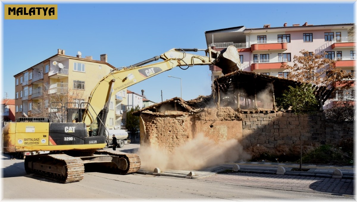 Battalgazi'deki metruk binalar tek tek yıkılıyor