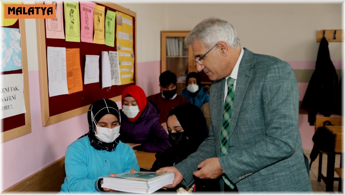 Battalgazi'deki öğrencilere eğitim desteği sürüyor