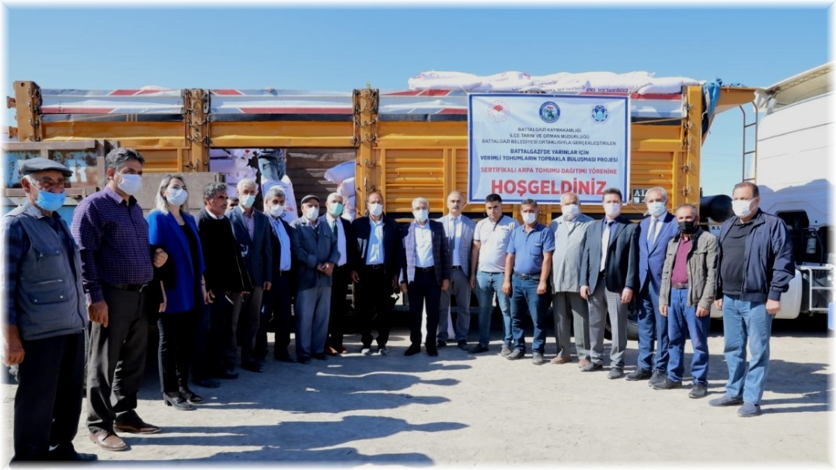 Battalgazi'deki üreticilere sertifikalı arpa tohumu dağıtıldı